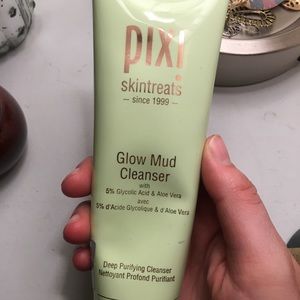 Glow mud face cleanser